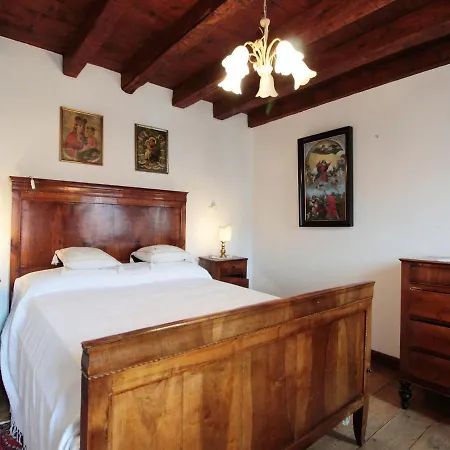 Feriehus Charming Alpine Retreat For 9 Chies d'Alpago