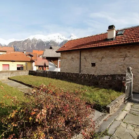 Charming Alpine Retreat For 9 Feriehus