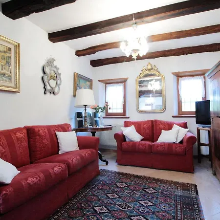 Charming Alpine Retreat For 9 Feriehus *
