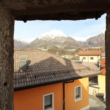 Charming Alpine Retreat For 9 Feriehus *